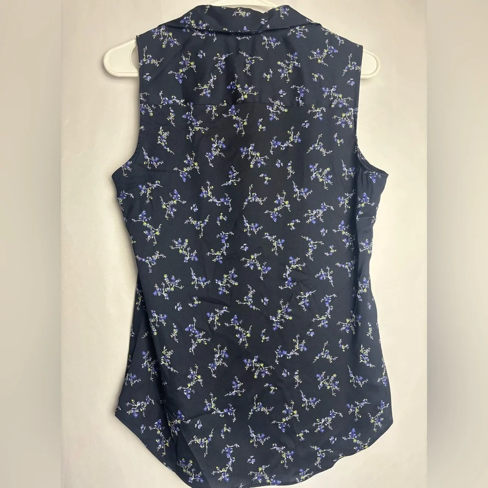 Ann Taylor
Small
Color Blue , Purple. White .yellow - Picture 3 of 6